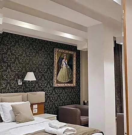 Hotel Queen 4*