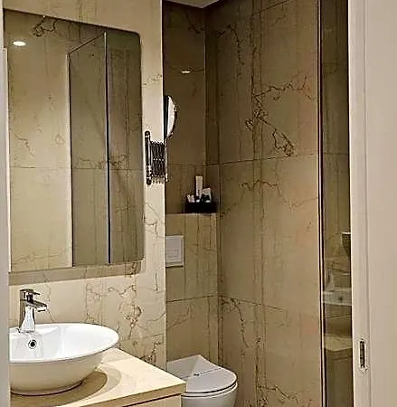 Queen Hotel 4*